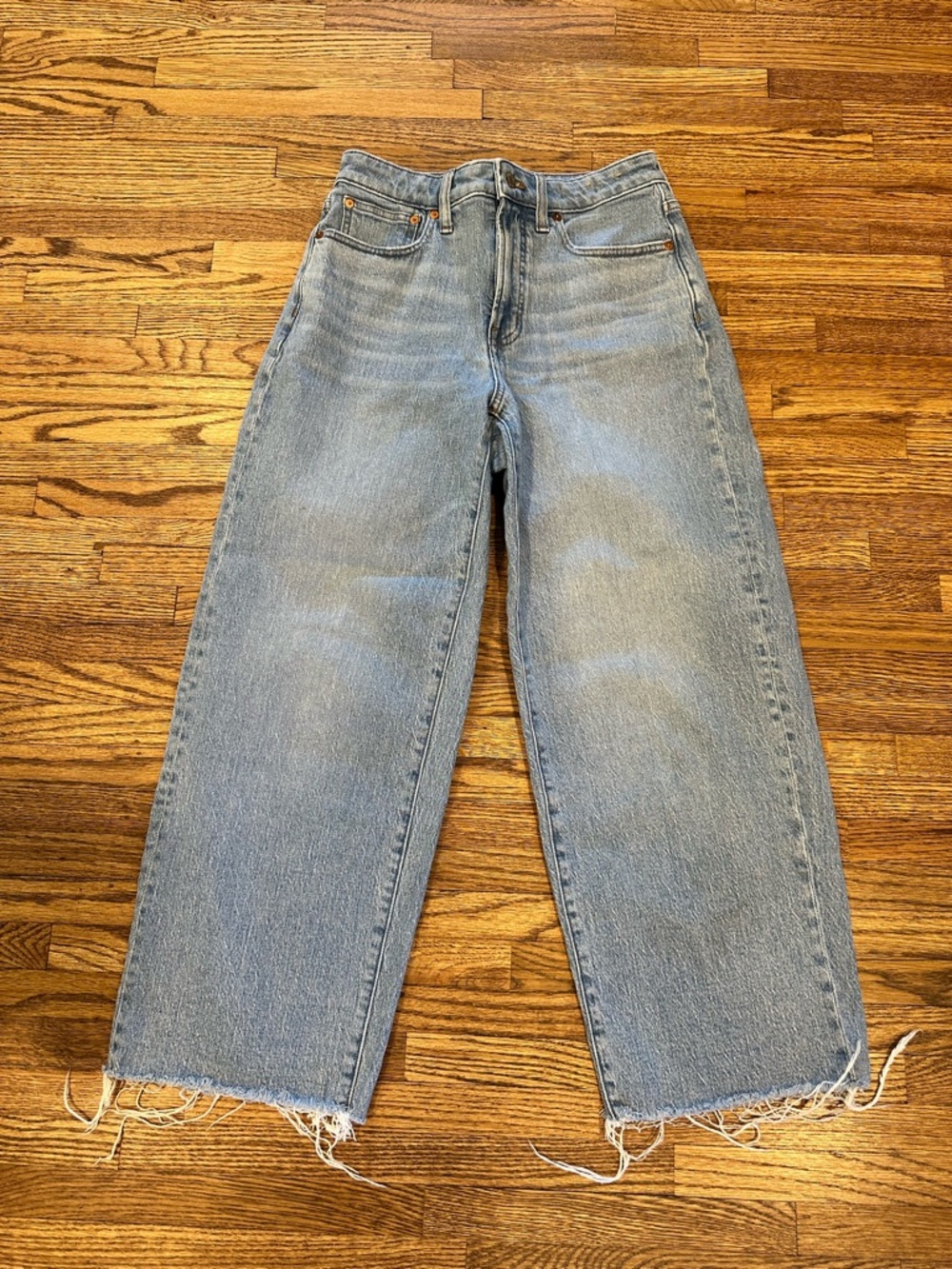 Light Wash Straight Leg Jeans - Frayed Hem